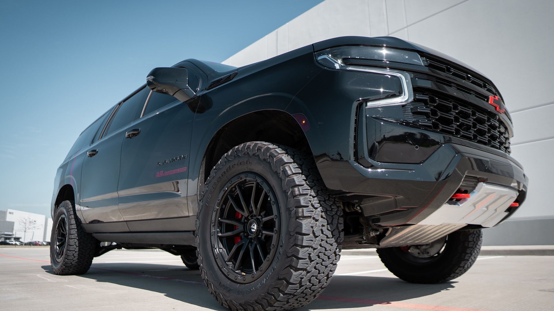 PaxPower gives GM's fullsize SUVs the Jackal offroad treatment