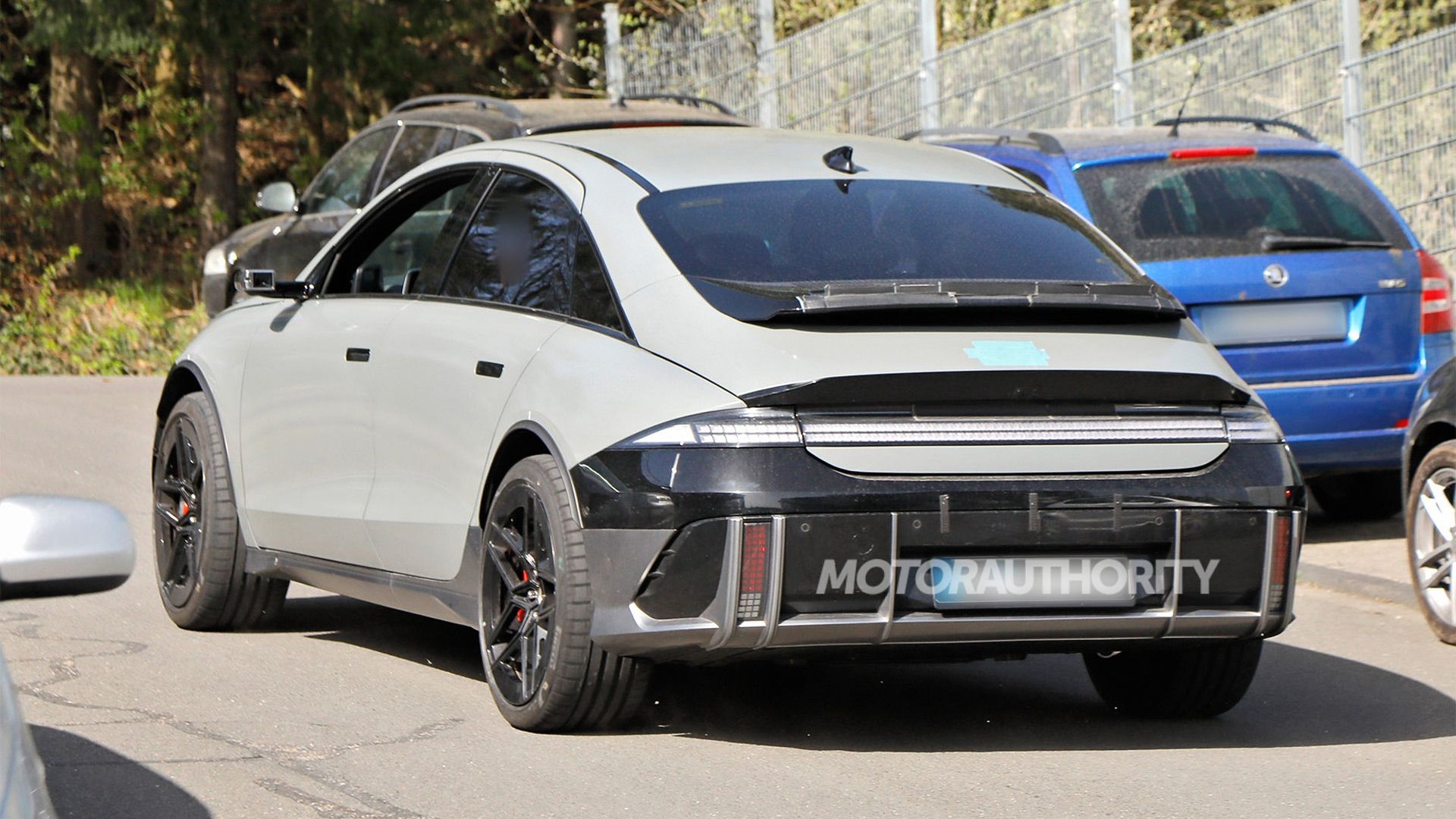  Foto zu 2026 Hyundai Ioniq 6 N spied for first time 