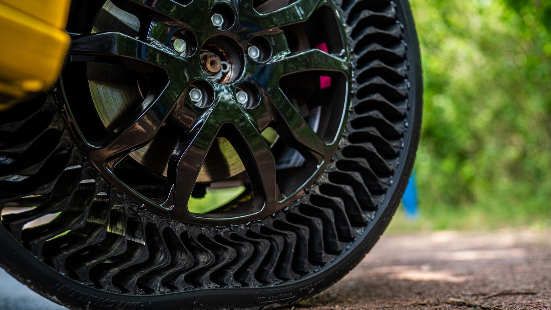 Michelin Uptis airless prototype tires