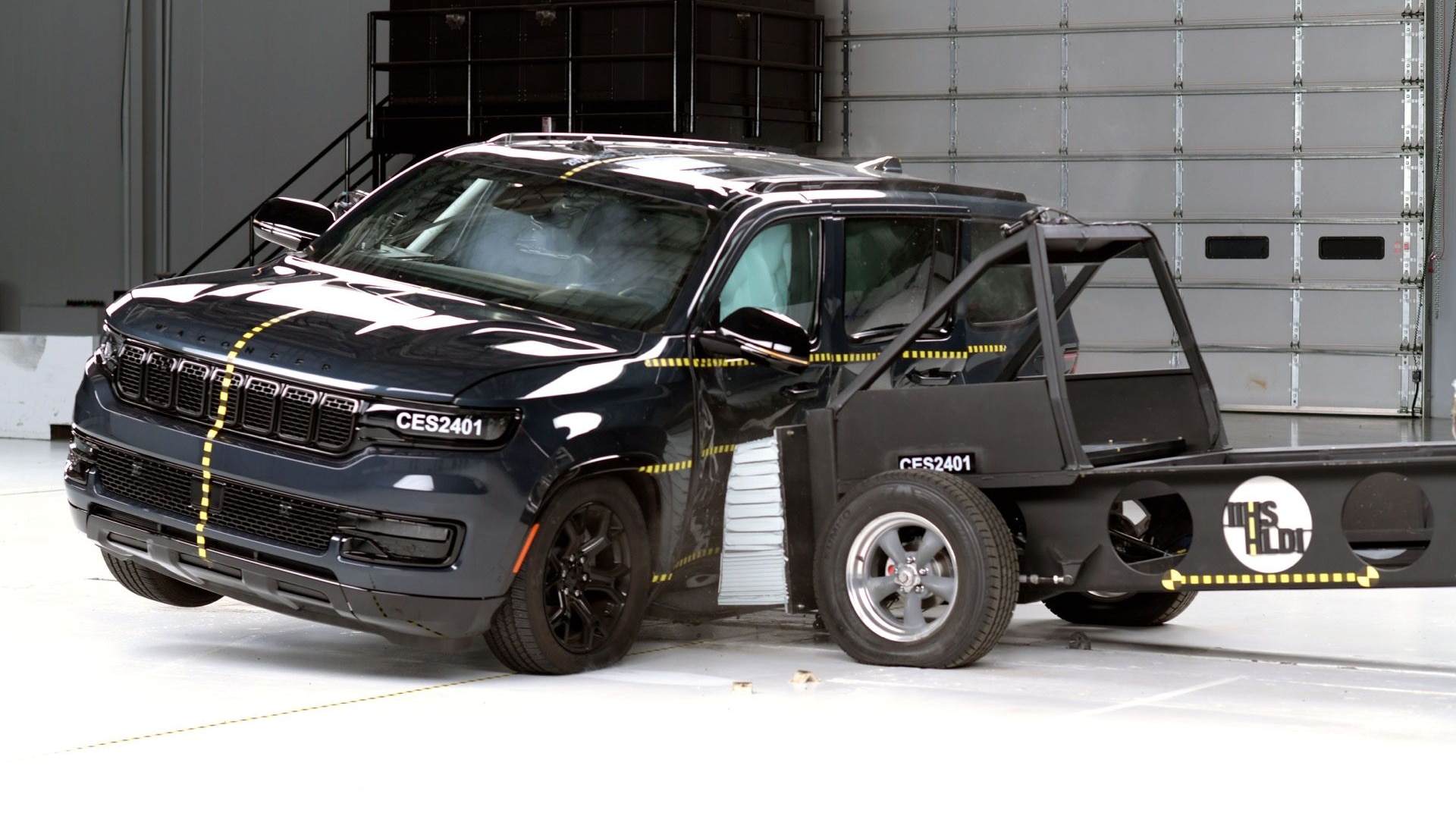 2024 Jeep Wagoneer crash-test impacts conducted by the IIHS