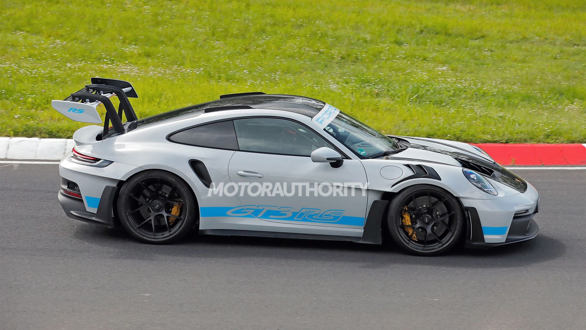 2027 Porsche 911 GT2 RS test mule spy shots - Photo credit: Baldauf
