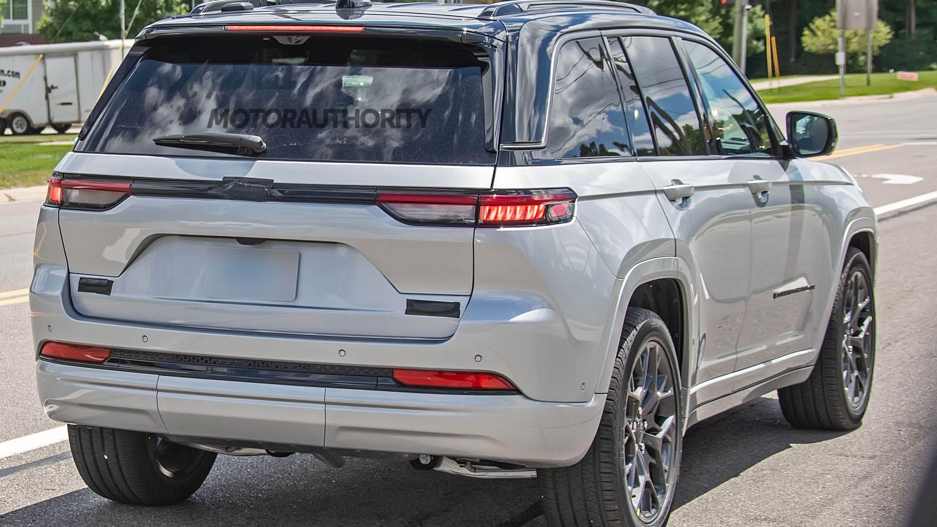 2026 Jeep Grand Cherokee spy shots - Photo credit: Baldauf