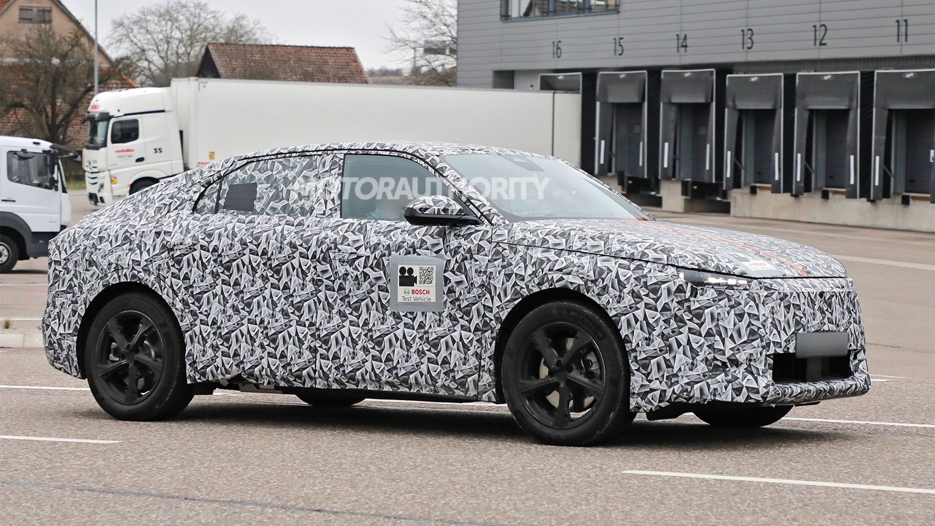 2025 DS 8 Crossback spy shots - Photo via Baldauf