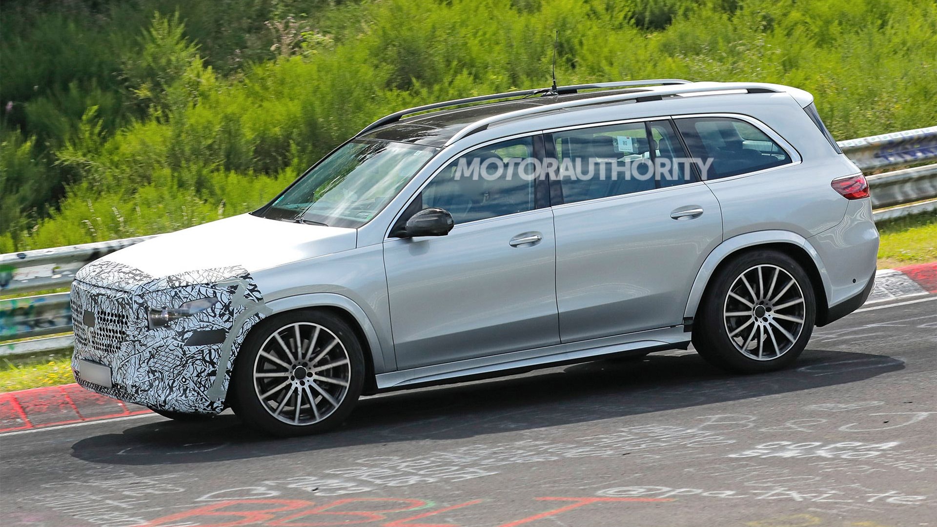 2027 Mercedes-Benz GLS-Class facelift spy shots - Photo via Baldauf