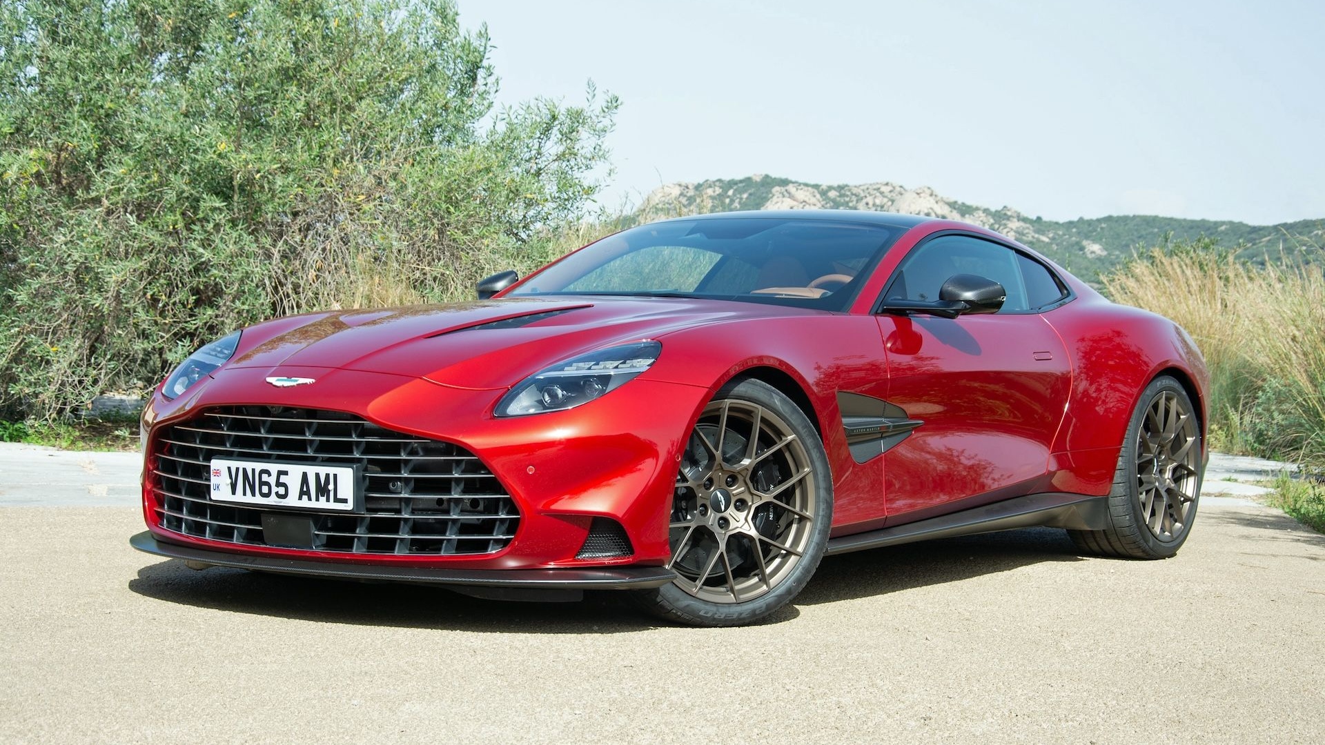 2025 Aston Martin Vanquish, Ronan Glon photo