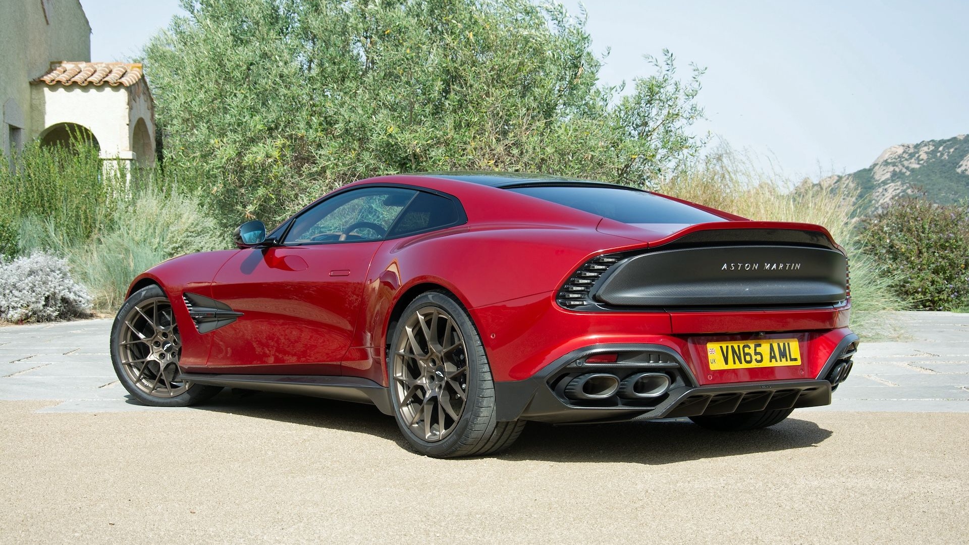 2025 Aston Martin Vanquish, Ronan Glon photo