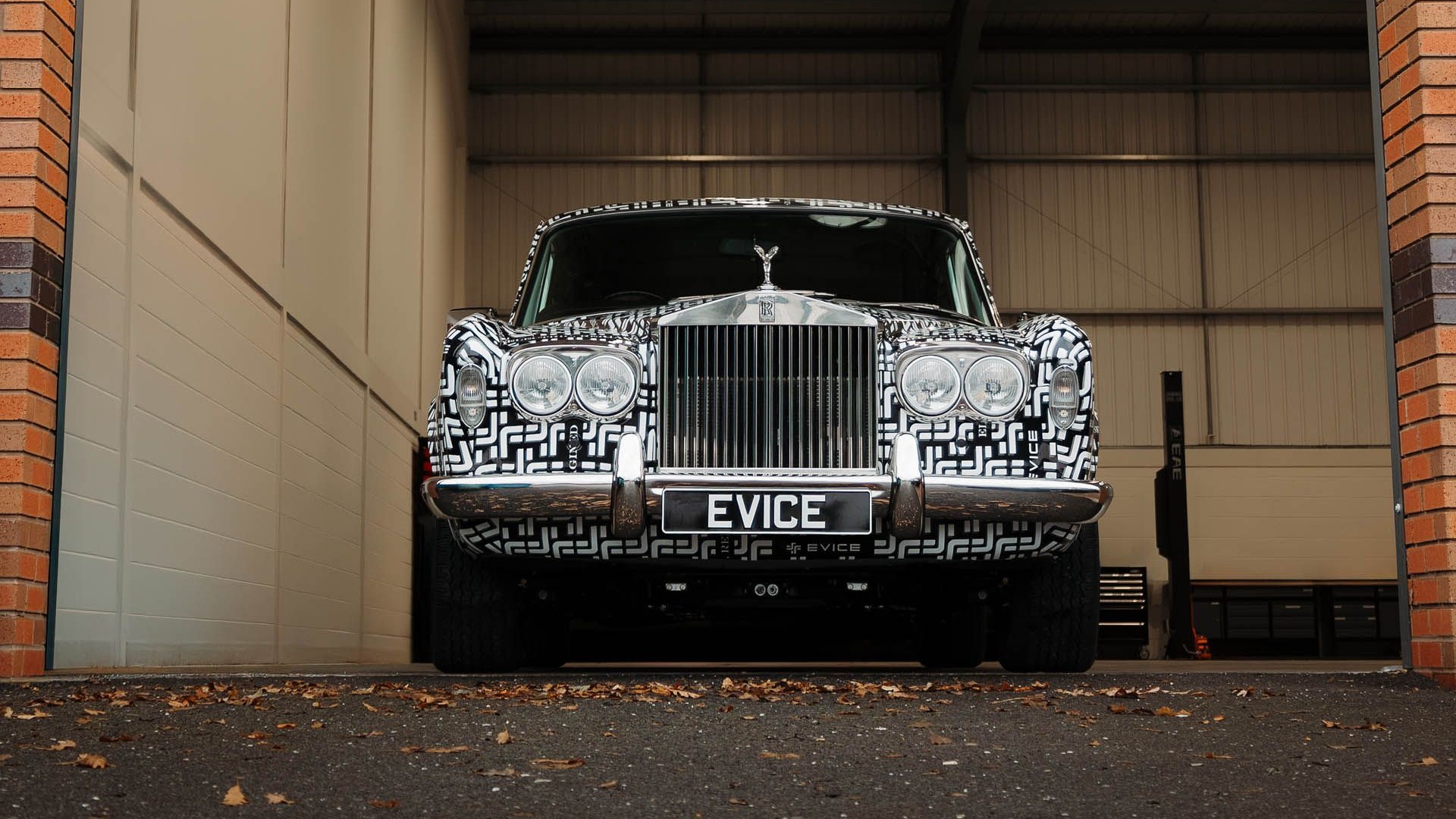Prototype Rolls-Royce Silver Shadow EV by Evice