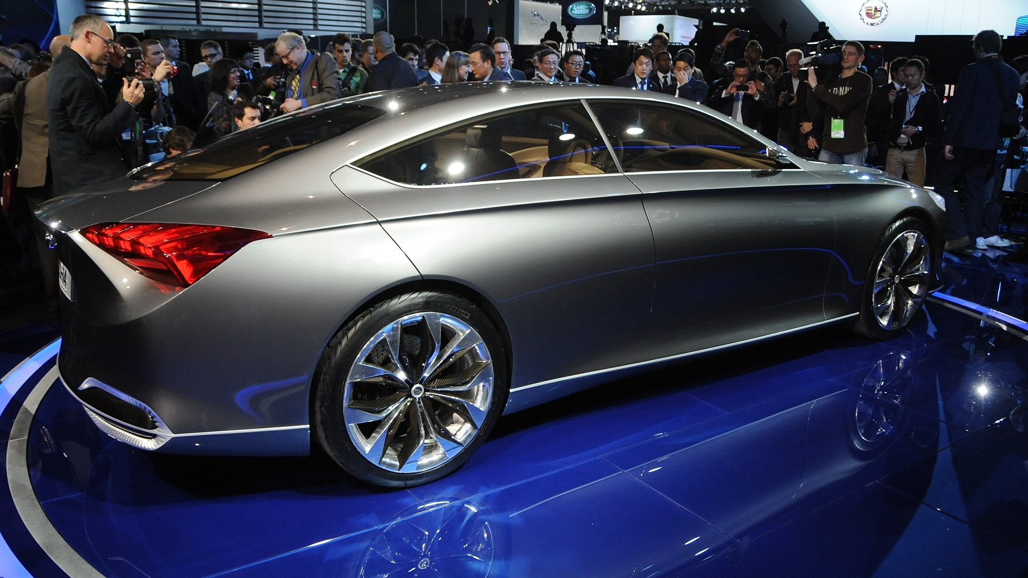 Hyundai HCD-14 Genesis Concept revealed at 2013 Detroit Auto Show