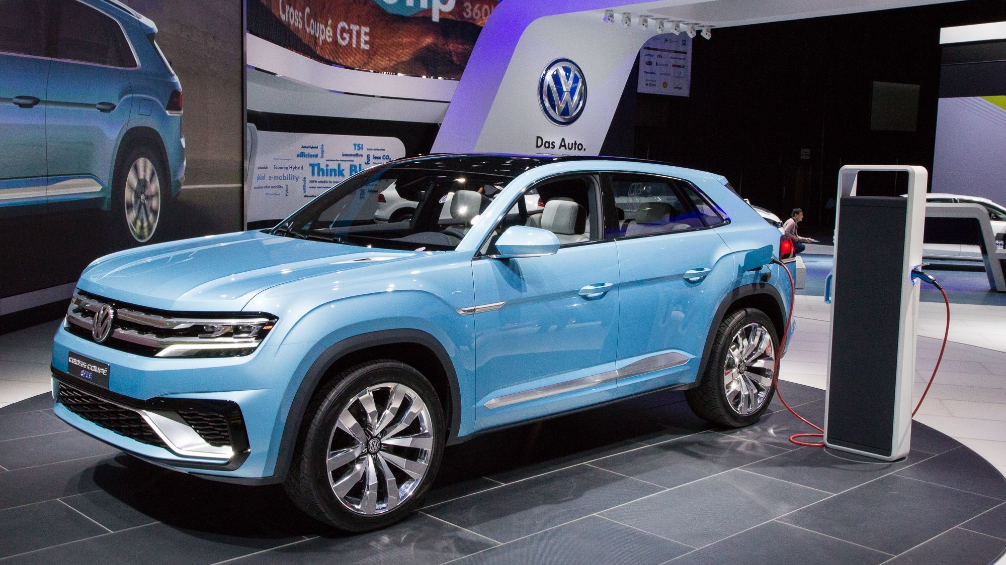 Volkswagen Cross Coupe GTE Concept live photos, 2015 Detroit Auto Show
