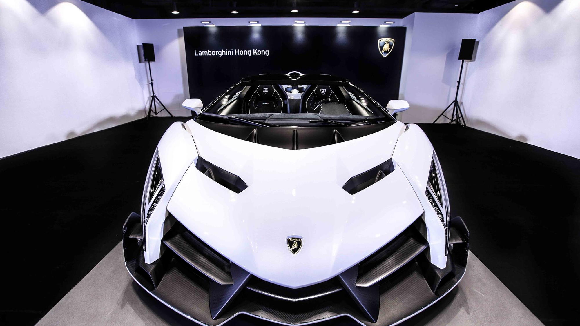White Veneno Roadster delivered to Lamborghini Hong Kong