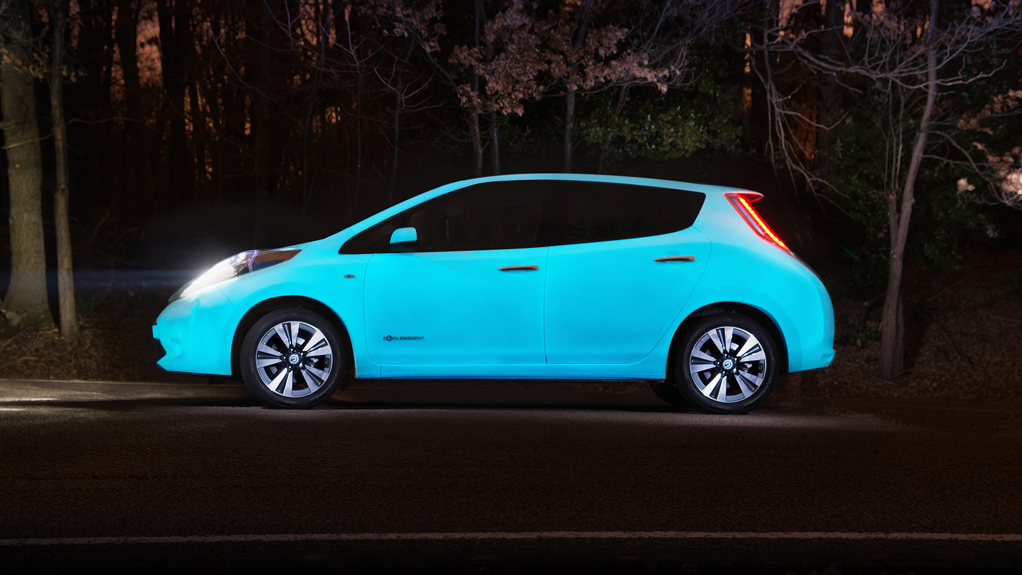 Glow In The Dark Nissan Leaf
