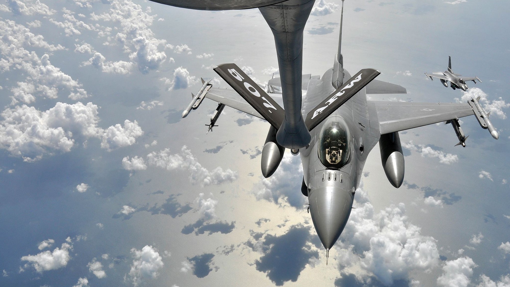 F-16 Fighting Falcon undergoing mid-air refueling [Image: U.S. Air Force via Flickr]