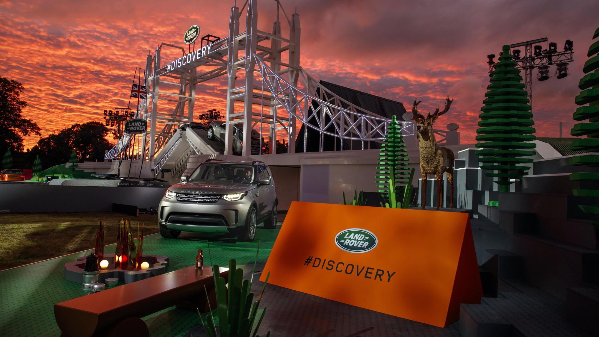 New Land Rover Discovery Sport debut on Lego Tower Bridge