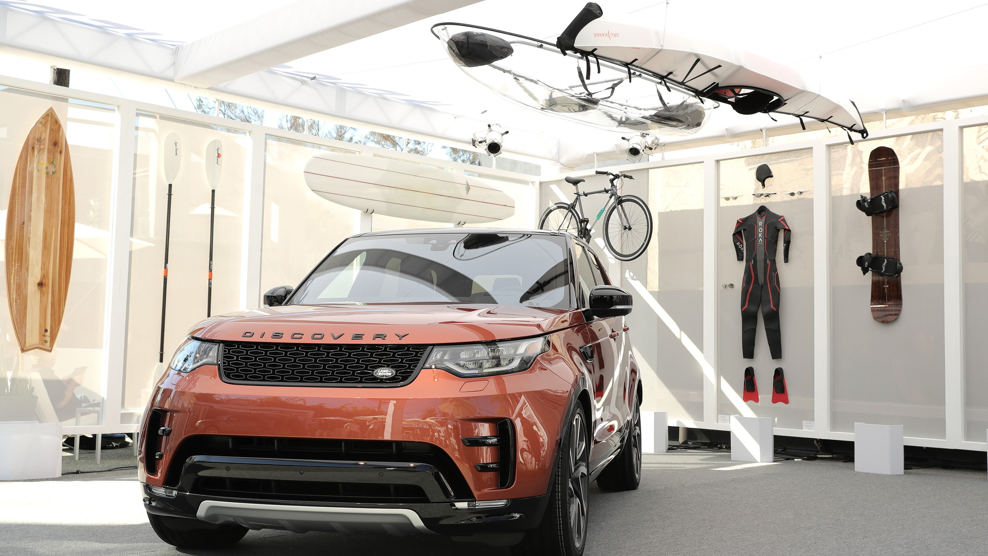 2017 Land Rover Discovery makes US debut in Venice
