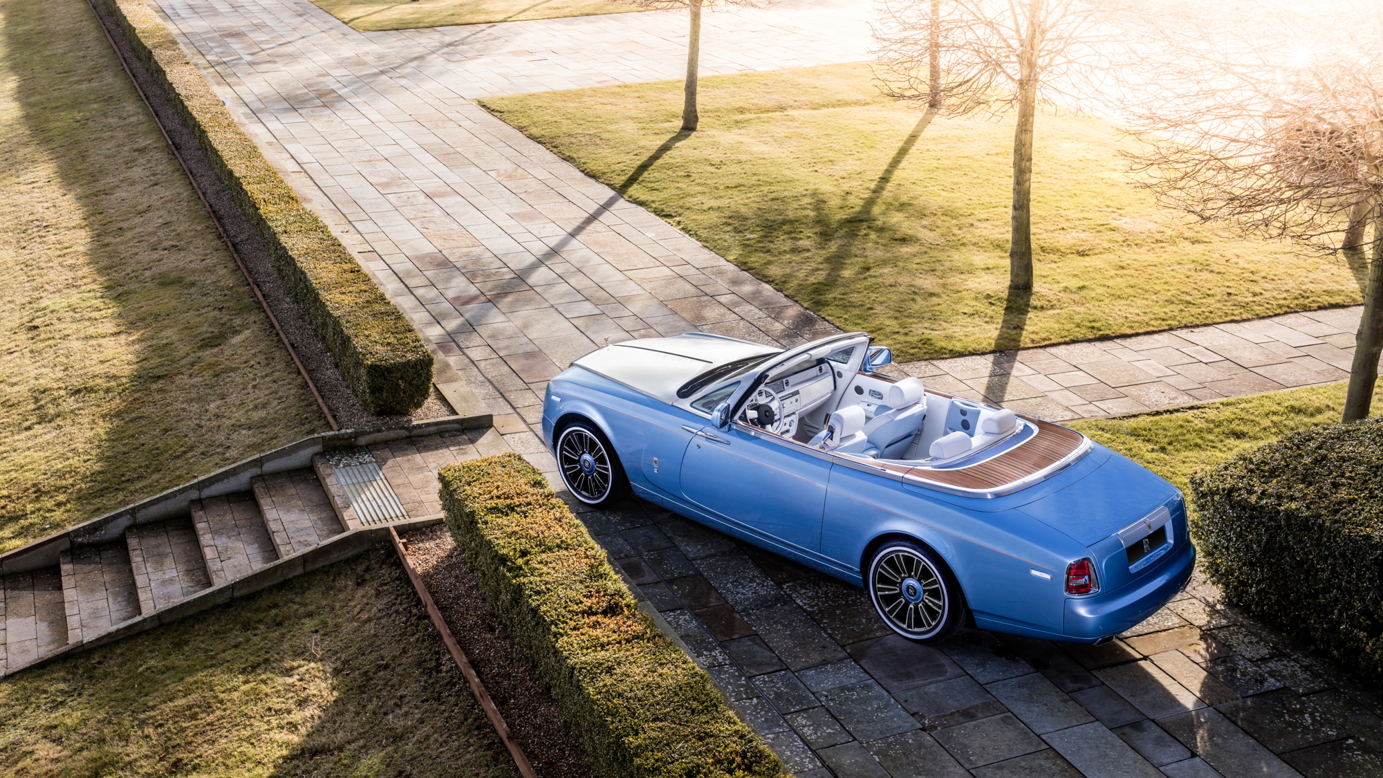 Rolls-Royce Phantom Drophead Coupe Blue Magpie