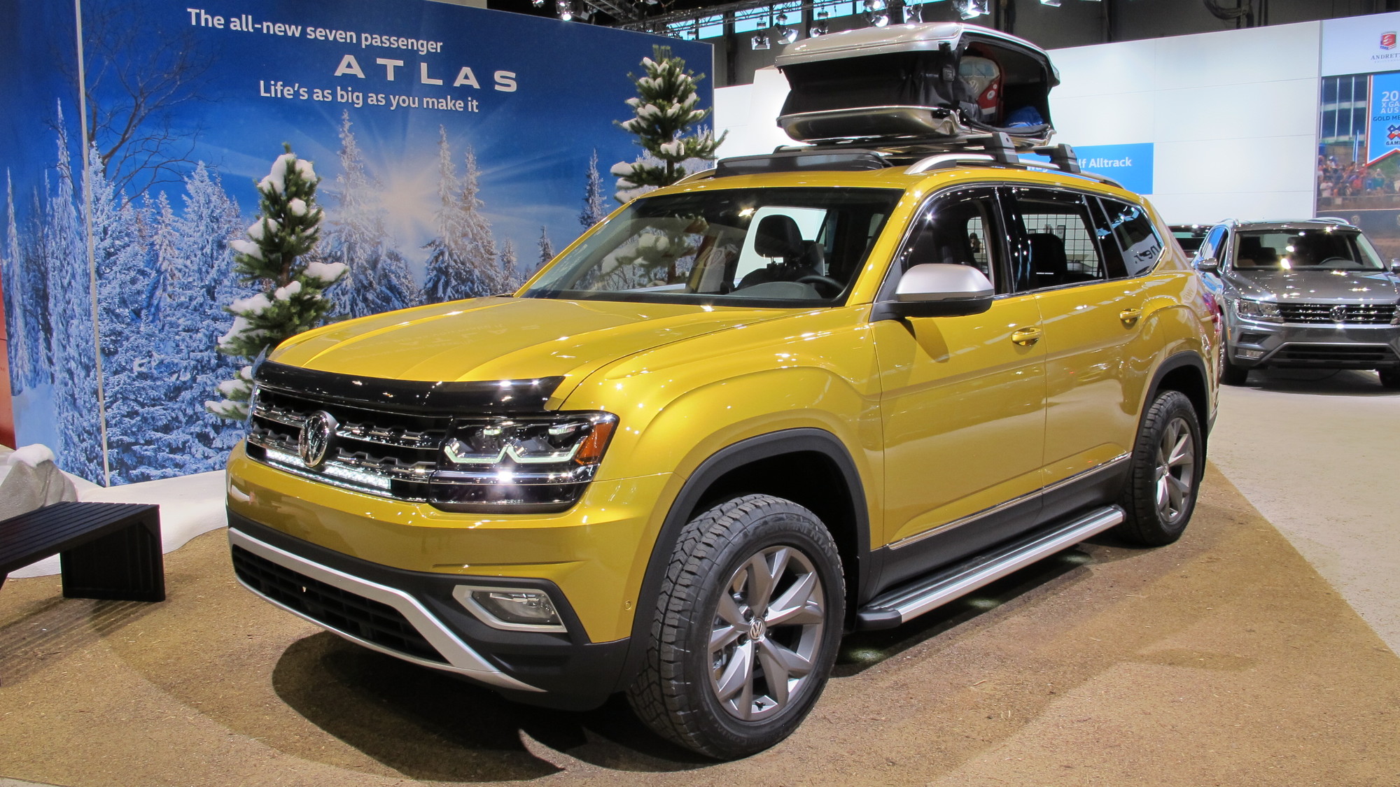 Volkswagen Atlas Weekend Edition, 2017 Chicago auto show