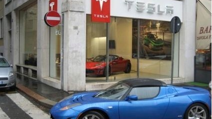 Milan's Tesla Store Opens up