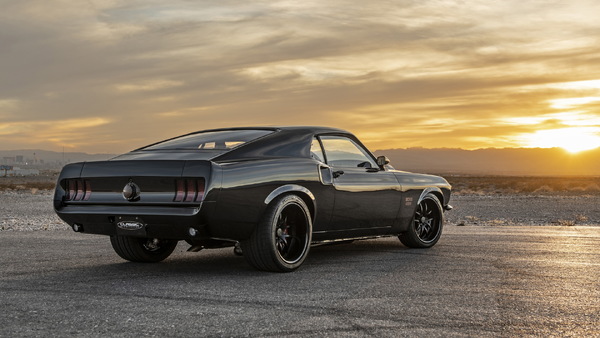 Classic Recreations' first Mustang Boss 429 makes debut, packs 815 ...