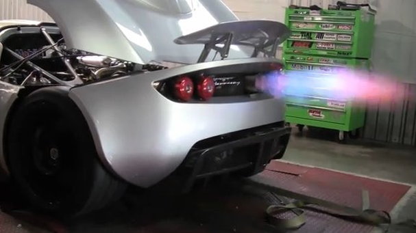 Hennessey Venom GT shoots fire on the dyno