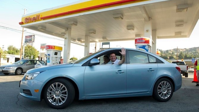 John and Helen Taylor depart on the Smarter Driving Tour. Image: Shell