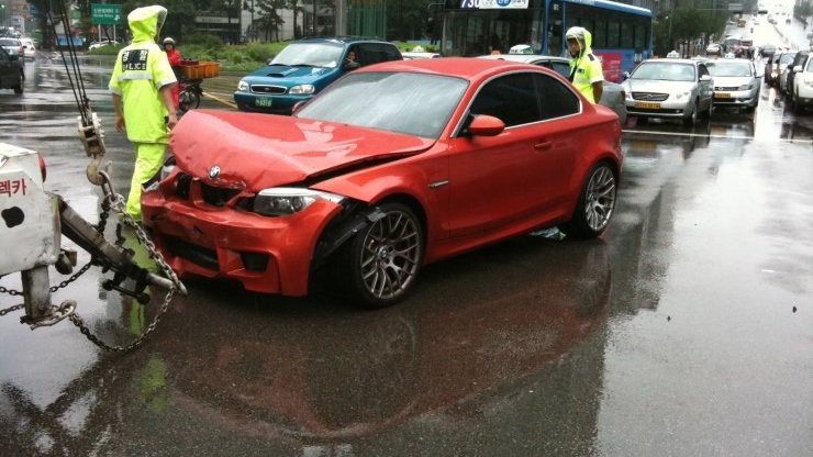 First BMW 1-Series M Coupe wrecked. Image via 1Addicts.com