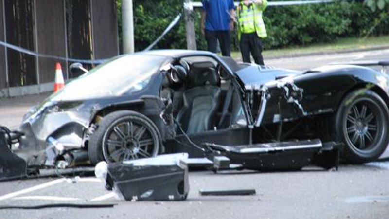 Wreckage of a fatal Pagani Zonda crash in the UK - Image courtesy Watford Observer