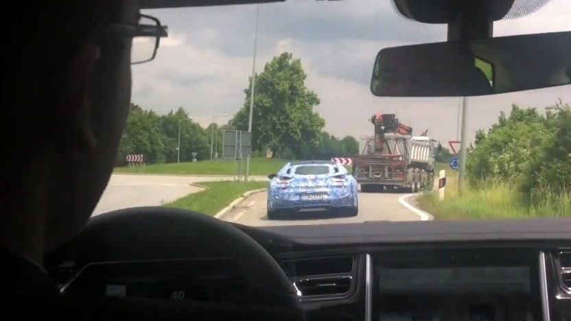 BMW i3 versus Tesla Model S (Video screen capture)