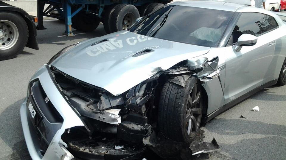 Nissan GT-R crash in Malaysia - image: Mohammed Firdaus Kamal