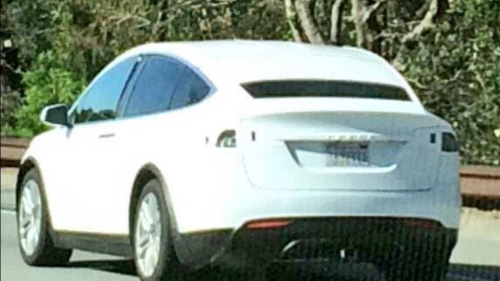 Tesla Model X testing on California road, Mar 2015  [Twitter: ModelXnews]