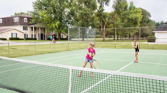 Oakton Beach Tennis Club Apartments - Pewaukee, WI