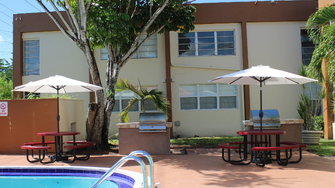 Las Brisas Gardens Apartments - Hialeah, FL