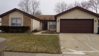 1943 Towner Ln - Glendale Heights, IL