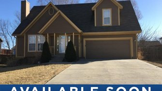 21822 S Vine St - Spring Hill, KS