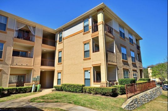 Lure at Cedar Springs Apartments - 104 Reviews | Dallas, TX Apartments