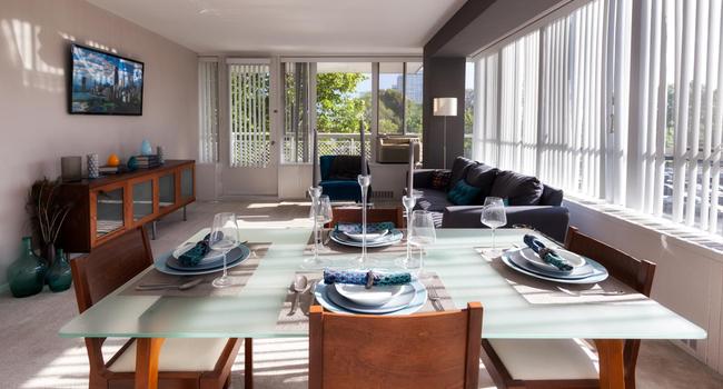 Lake Meadows 993 Reviews Chicago Il Apartments For Rent Image Of Lake Meadows In Chicago Il
