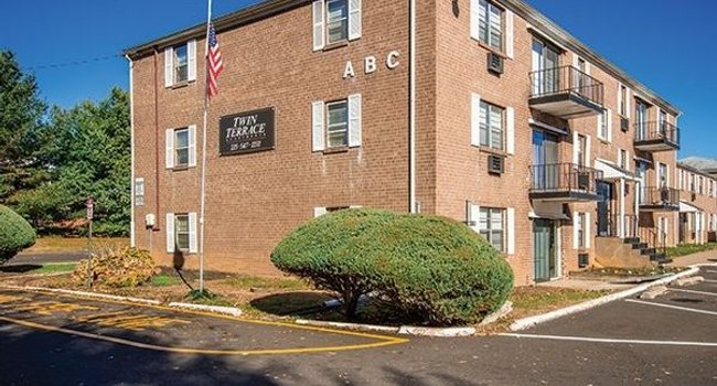 Twin Terrace Apartments 33 Reviews Levittown Pa Apartments For Rent Apartmentratings C