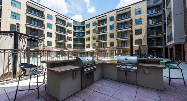 Veranda At Avalon 127 Reviews Alpharetta Ga Apartments For
