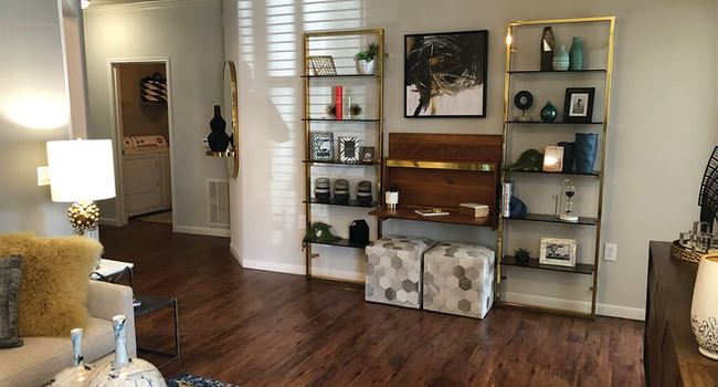 Montfair at The Woodlands Apartments - 34 Reviews | The Woodlands, TX