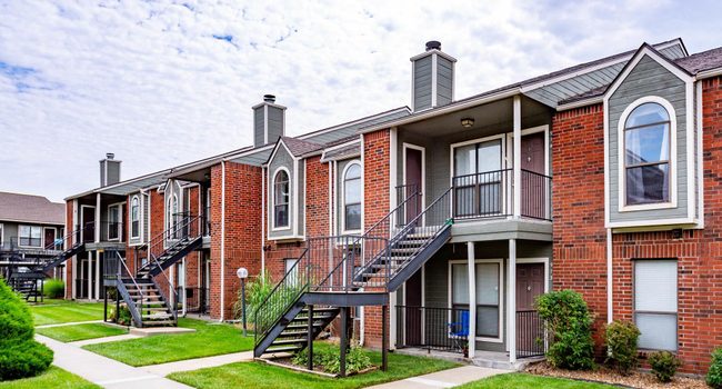 Crown Colony Apartments 56 Reviews Topeka Ks Apartments For Rent Apartmentratings C