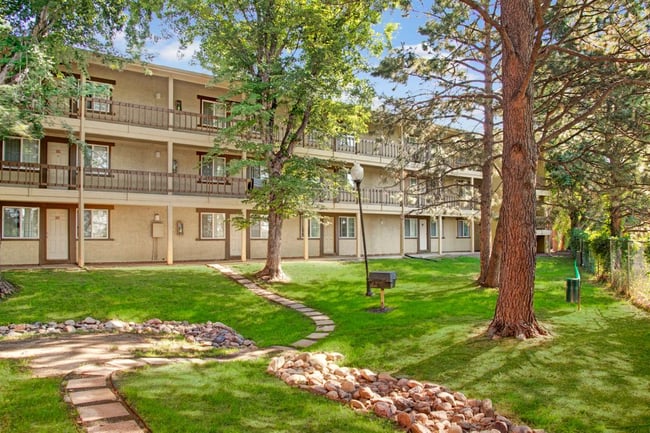 Featherstone Apartment Homes - 12 Reviews | Colorado Springs, CO