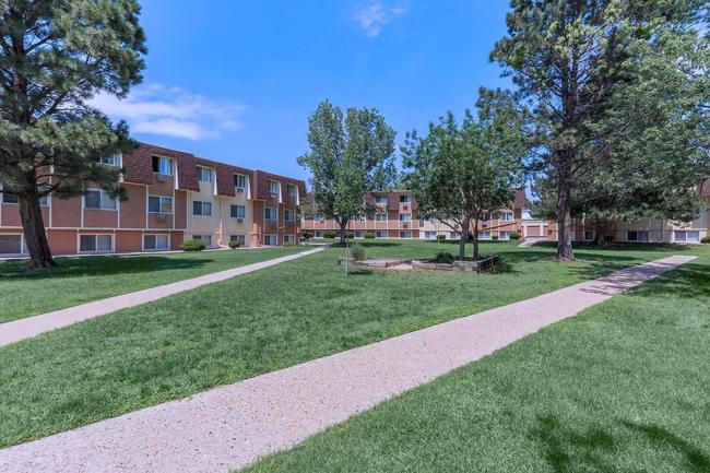 Pine Crest Apartments - 56 Reviews | Colorado Springs, CO Apartments