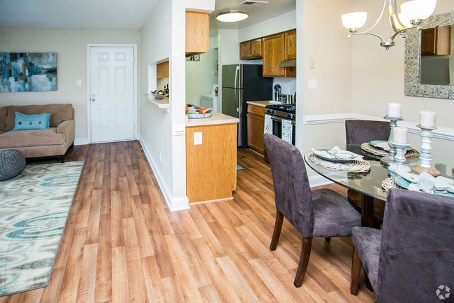 Cedars at Greenbrier - 97 Reviews | Chesapeake, VA Apartments for Rent