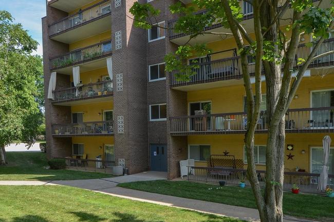 Main Line Berwyn Apartments - 155 Reviews | Berwyn, PA Apartments for