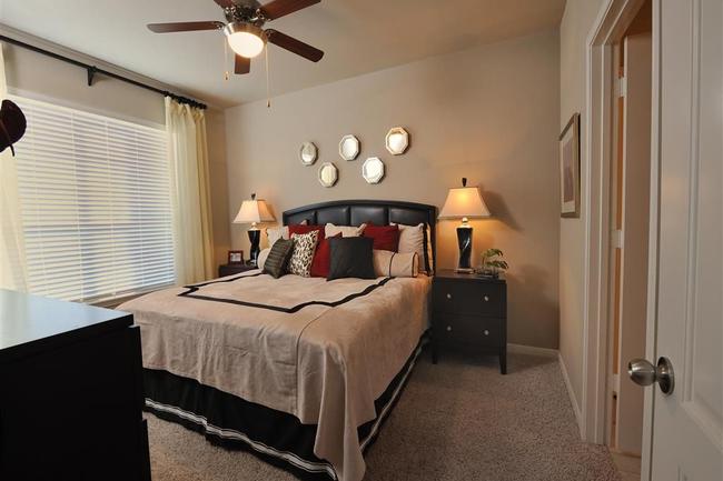 Falls at Eagle Creek Apartments - 93 Reviews | Humble, TX Apartments